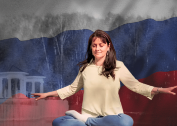 Natalia Minenkova méditant dans un parc en Russie, juillet 2022