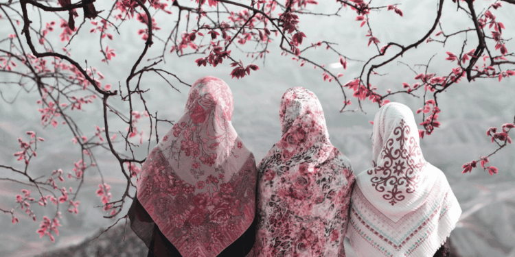 Trois-femmes-voilees-750x375 L'actualité des religions en France et dans le monde