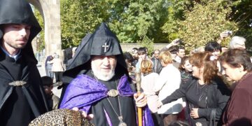 699_Etchmiadzine_Le_catholicos-360x180 L'actualité des religions en France et dans le monde