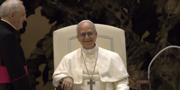 Pape-Leon-XIV-avec-un-cardinal-360x180 L'actualité des religions en France et dans le monde