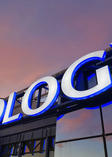 Scientology - Facade avec l'enseigne à Paris