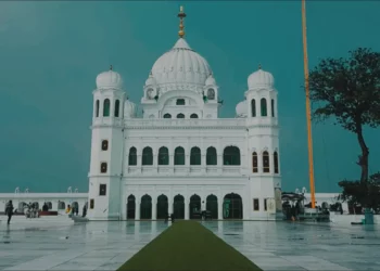 Le Gurdwara Darbar Sahib de Kartarpur, au Pakistan, lieu saint associé aux dernières années de Guru Nanak.