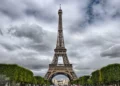 La-tour-Eiffel-vue-depuis-le-Champ-de-Mars-120x86 L'actualité des religions en France et dans le monde