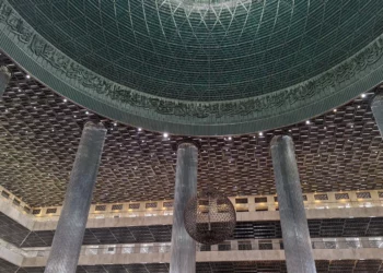 La grande salle de prière de la mosquée Istiqlal, à Jakarta.