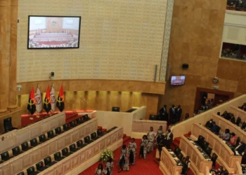 L’Assemblée nationale angolaise, à Luanda, doit poursuivre l’examen de la réforme encadrant la reconnaissance et l’exercice des cultes. Crédit : Israel Campos / VOA Português — Wikimedia Commons