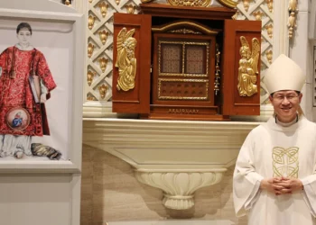 Le cardinal philippin Luis Antonio Tagle dans la cathédrale de Manille, en 2016. © Giovanni Guida / Wikimedia Commons — CC BY 3.0.