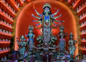 Une représentation de la déesse Durga lors de la Durga Puja de Shobhabazar, à Calcutta, en 2016. Crédit : Sumit Surai / Wikimedia Commons — CC BY-SA 3.0