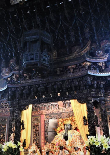 Intérieur du temple Chenghuang, à Chiayi, à Taïwan.
